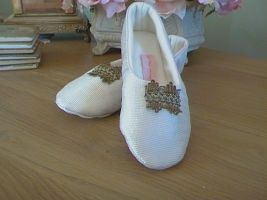 These thick ribbed silk lounge shoes are very elegant.  Lined with soft cream fleece and finished with hand sewn Vintage Piere Frey trim.
A beautiful gift.
Gift Wrapped. Price: &pound;27.61