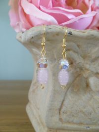 A very delicate and simple earring.  Made using Swarovski crystal and pale pink glass beads.
Price includes gift wrap and box. Price: &pound;9.40